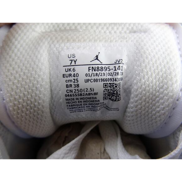 Air Jordan 1 Low SE GS White/Game Royal-White Youth 7Y Women 8.5 VNDS Excellent - Picture 15 of 16